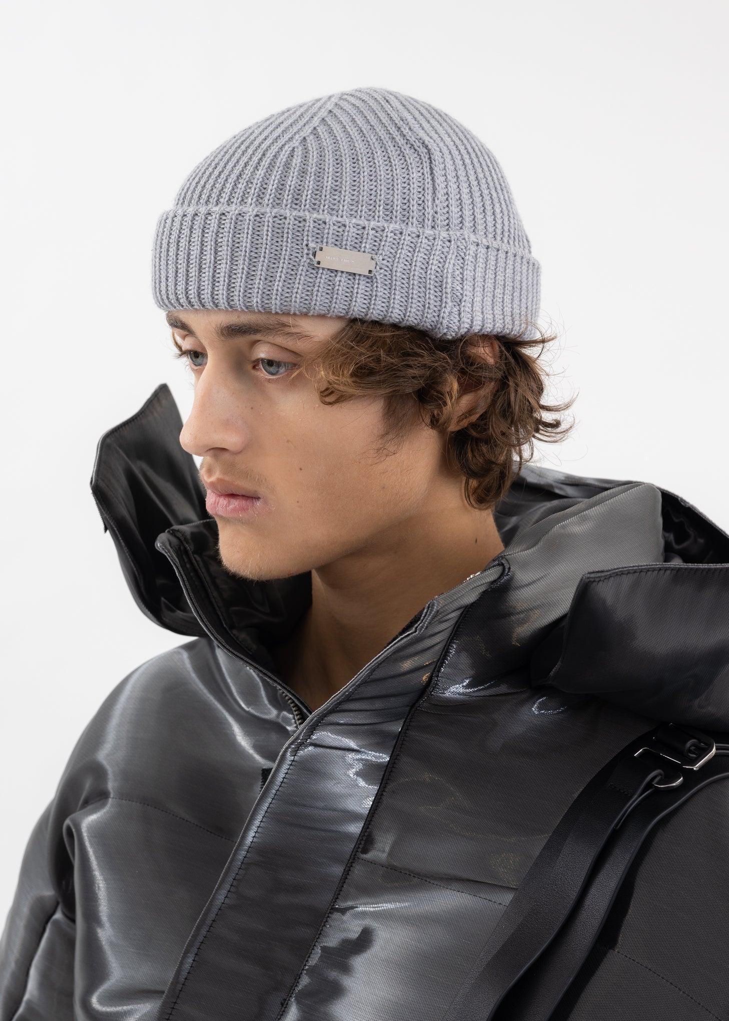 GREY BEANIE W. METAL PLATE LOGO – 017 Shop
