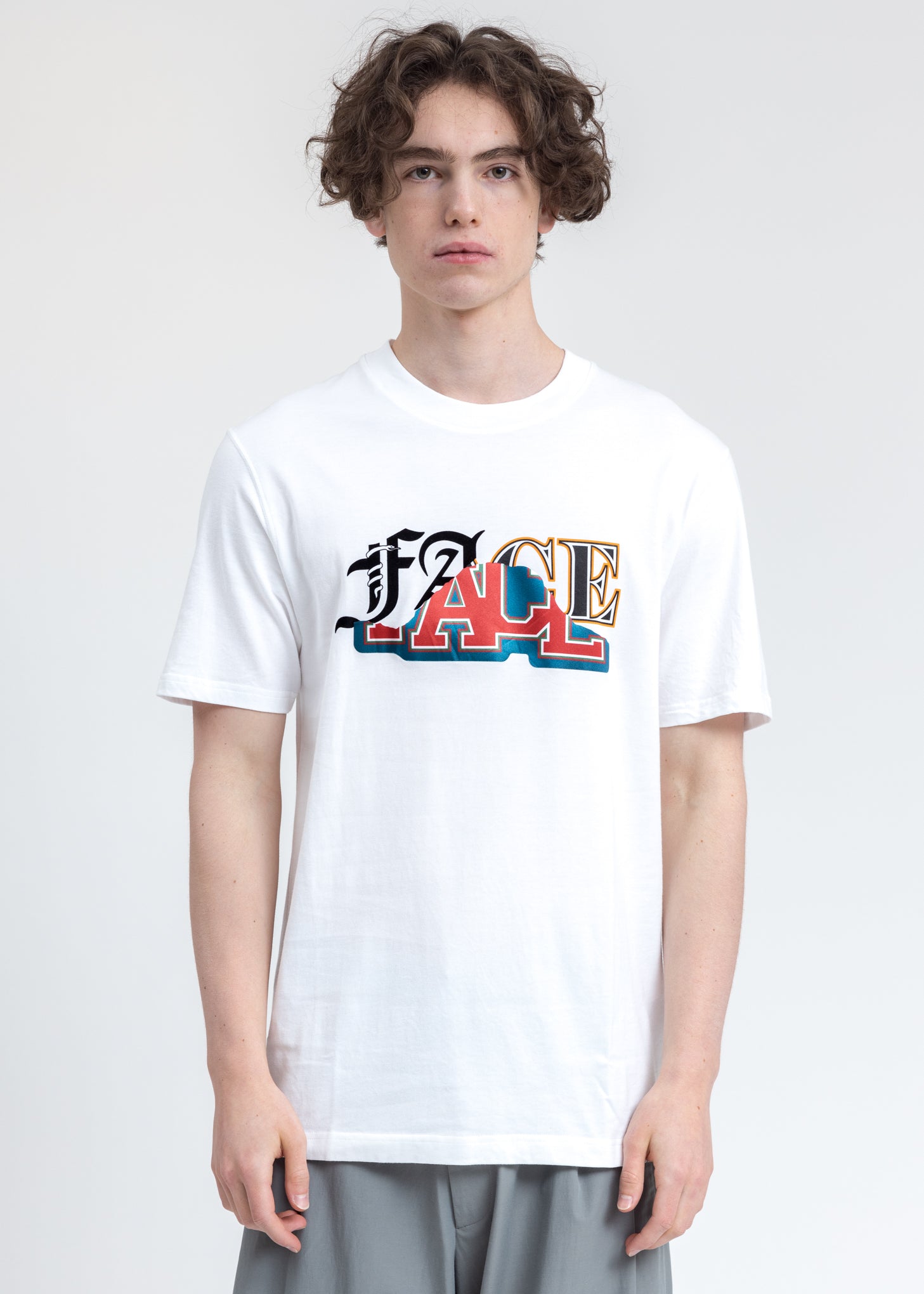 White Basic Logo Tee – 017 Shop
