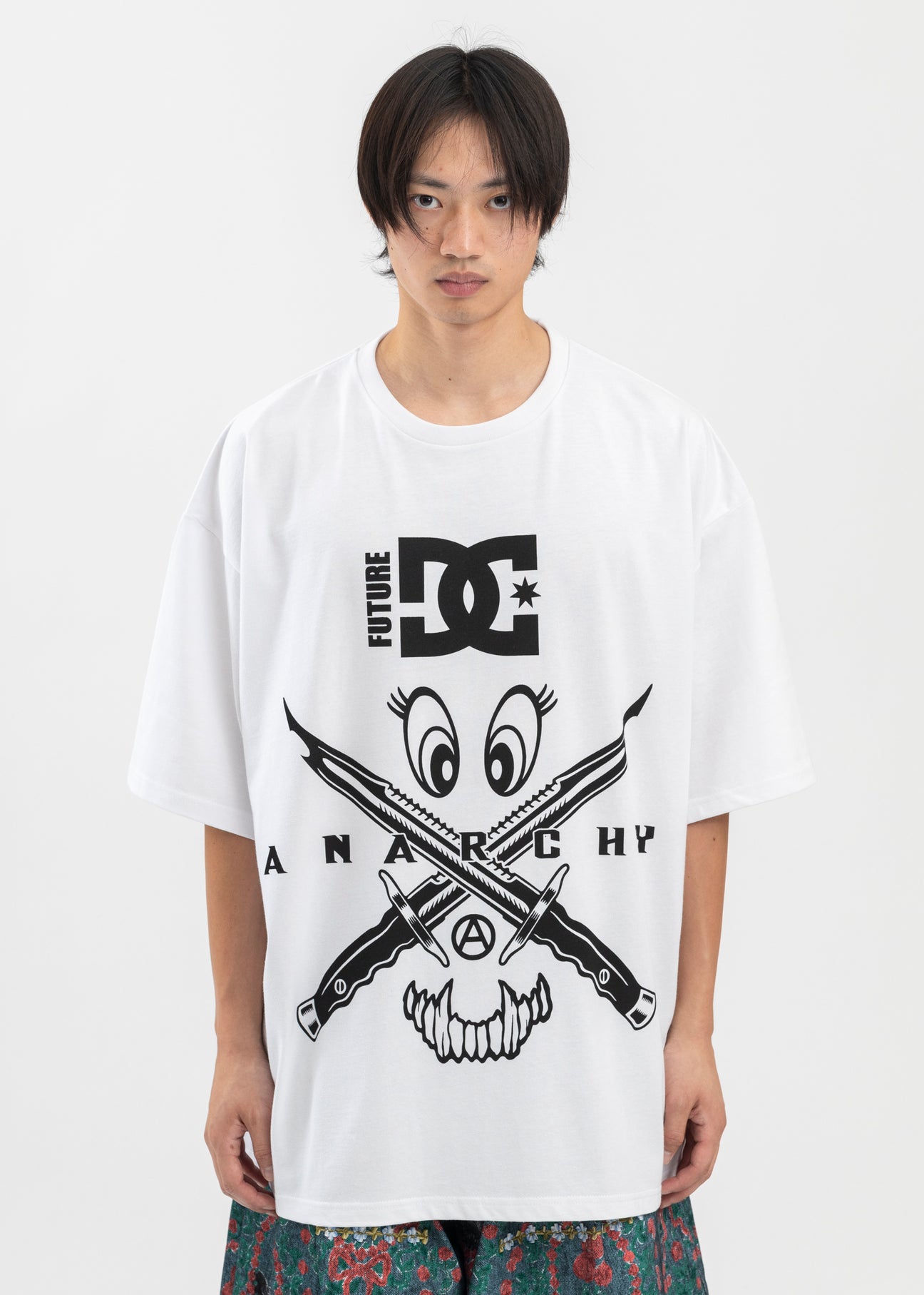 SHORT SLEEVE WIDE TEE COLLAB WITH DC SHOES ANARCHY - WHITE