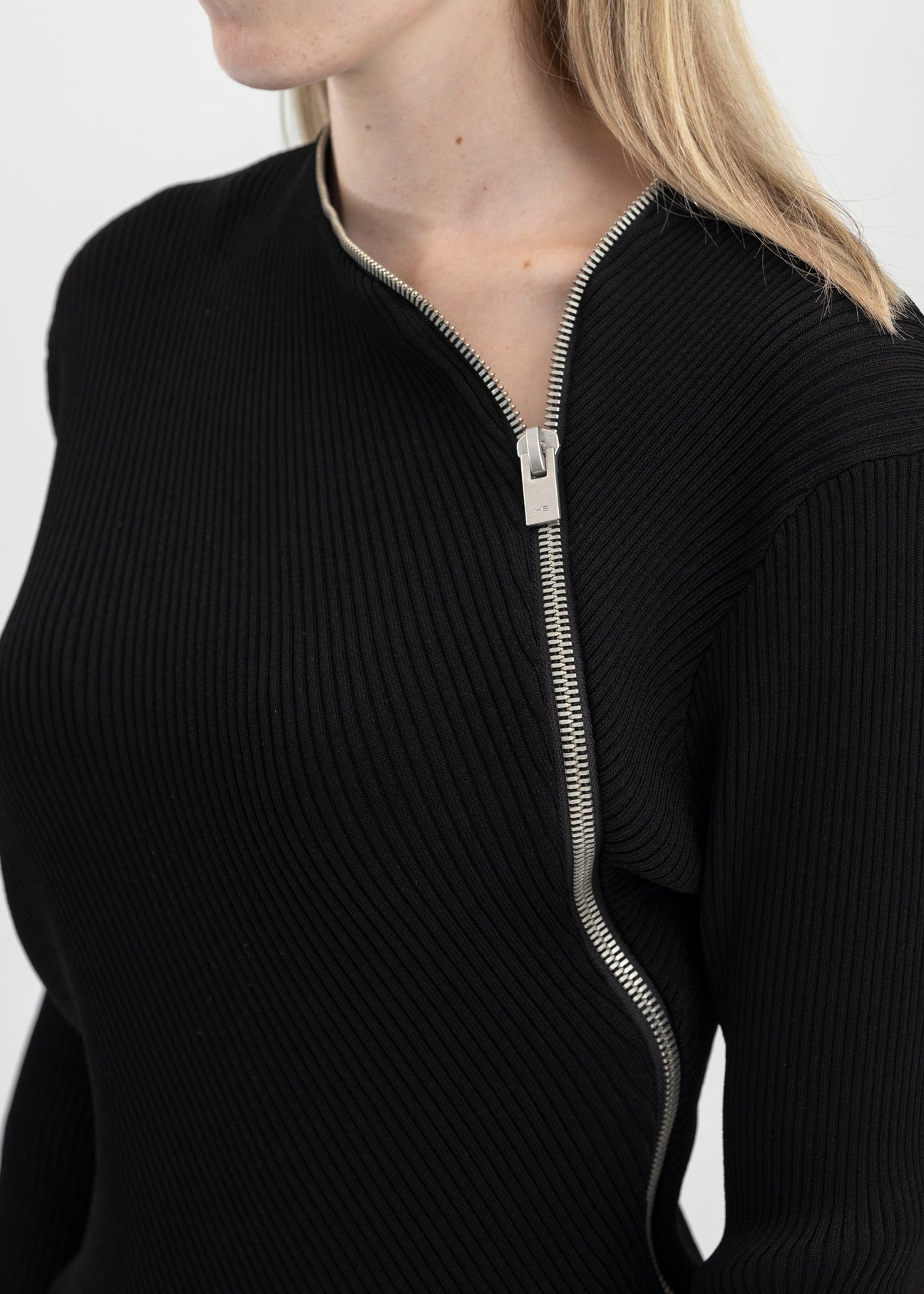 BLACK TIED ZIP KNIT – 017 Shop