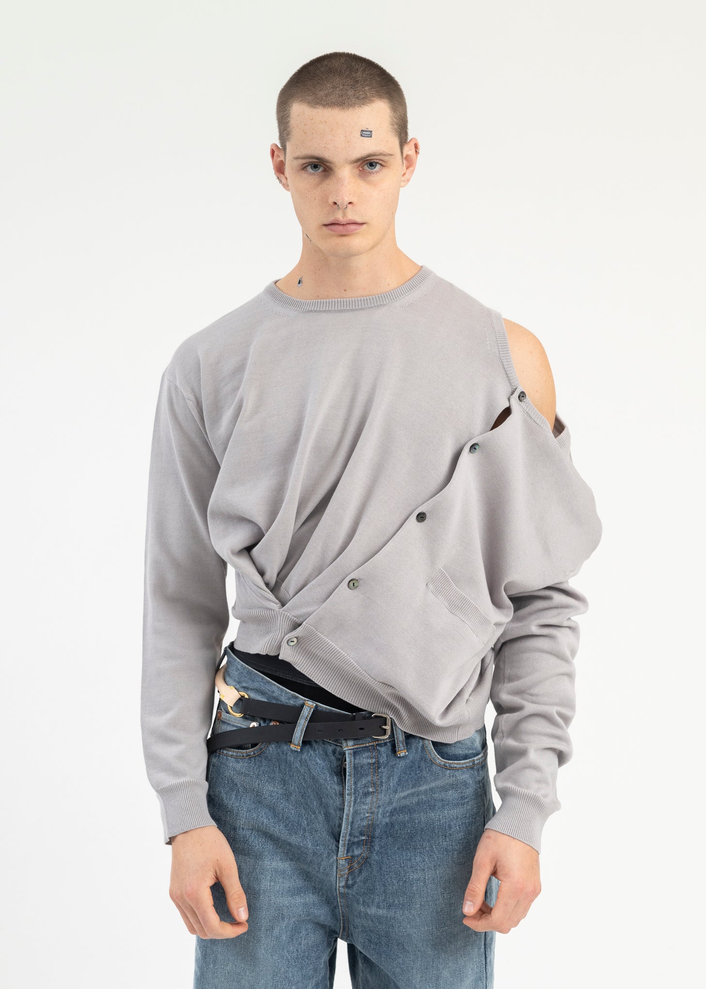 GREY AI IMAGE GENERATION MISTAKE KNITWEAR – 017 Shop