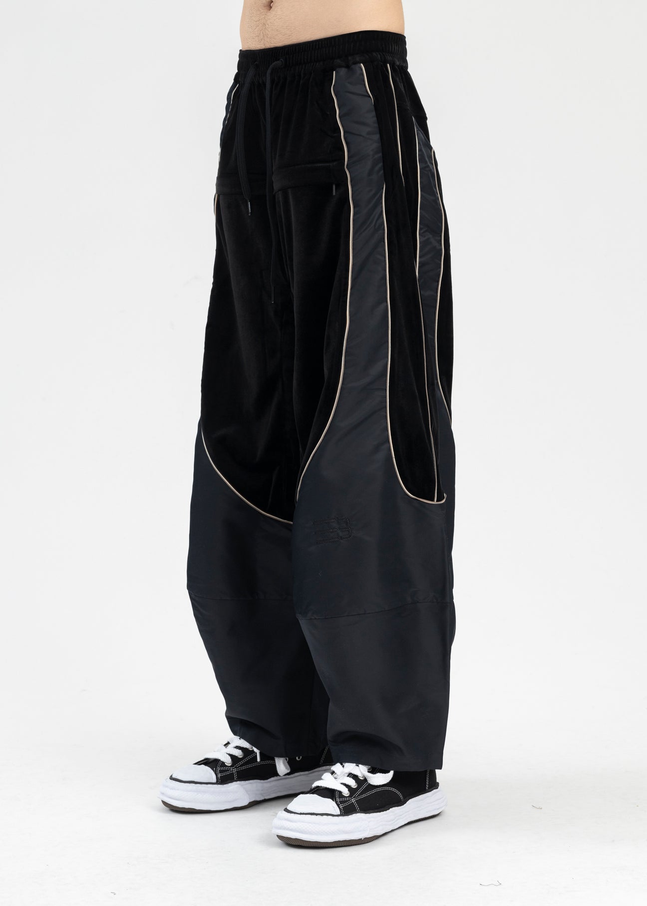 EUPHORIC BLACK EIGHTH WIDE TRACK TROUSERS – 017 Shop