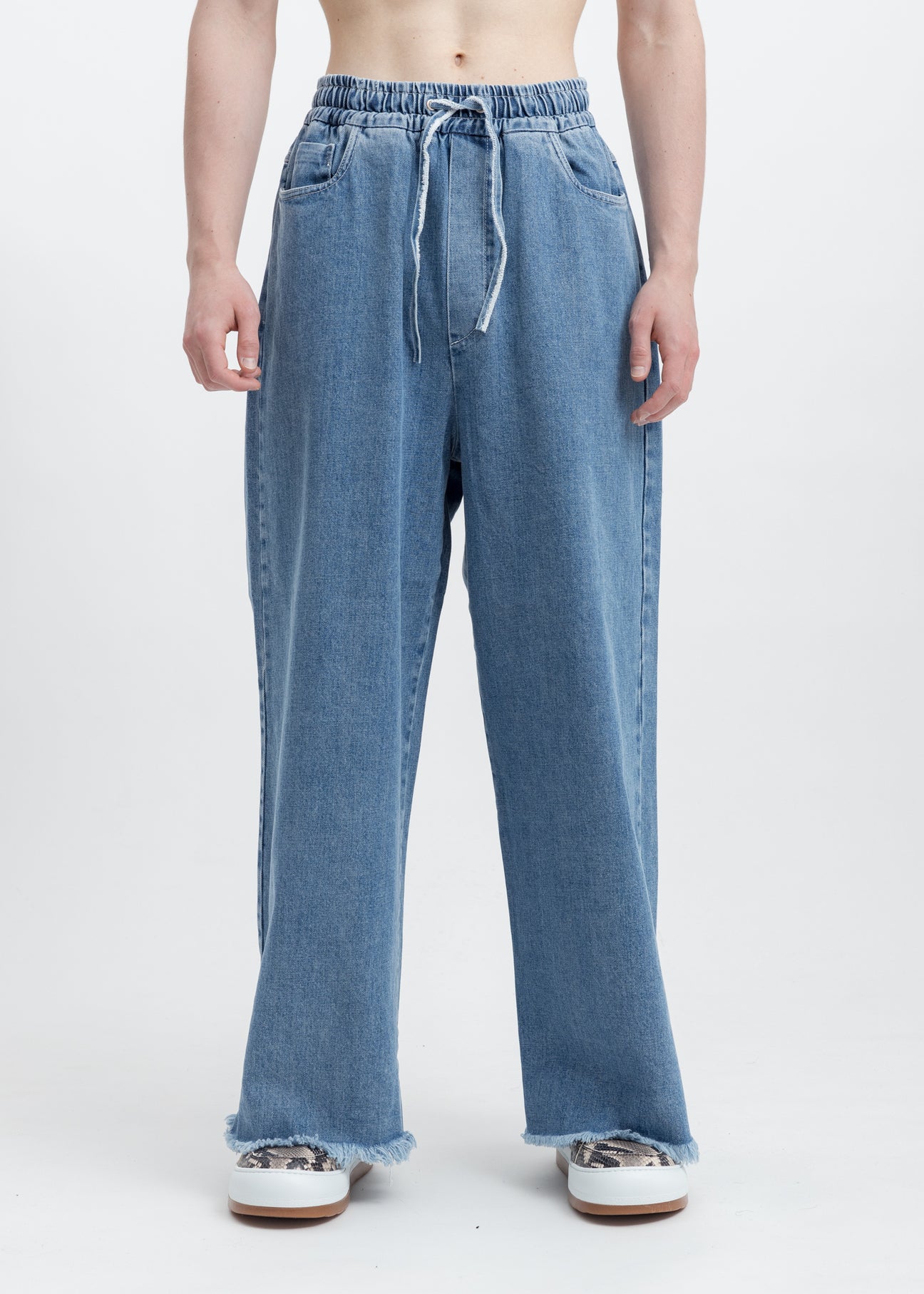 【SATIIIZ】Eron Two-Tuck Raw Edge Denim Pants Washed Blue Raw Edge Elastic Denim Pants – 017 Shop