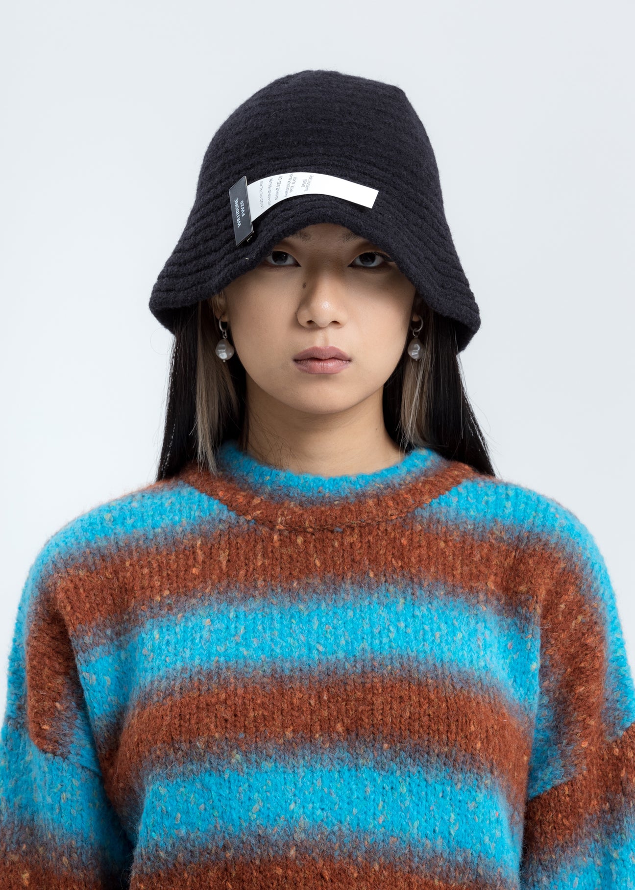 Black Felted Knit Narrow Bucket Hat W/Pin – 017 Shop