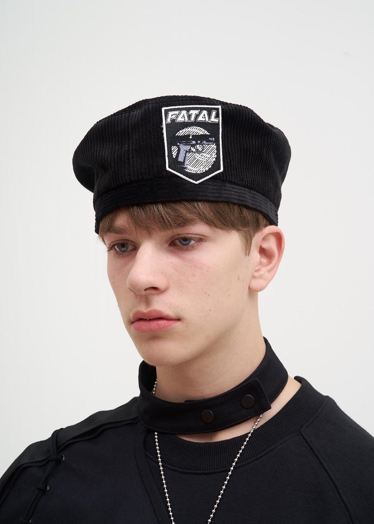 Black Corduroy Beret – 017 Shop display picture 1