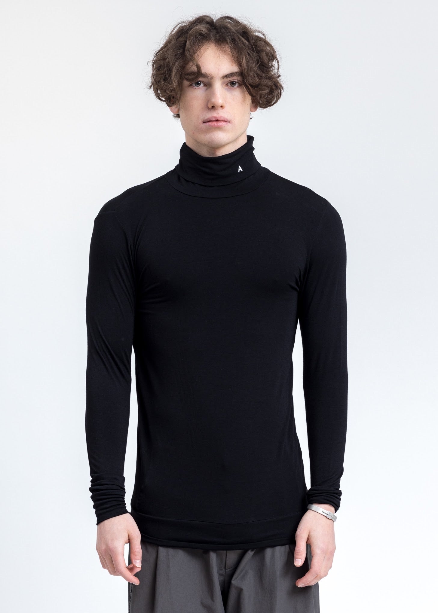 Black Logo Turtleneck – 017 Shop